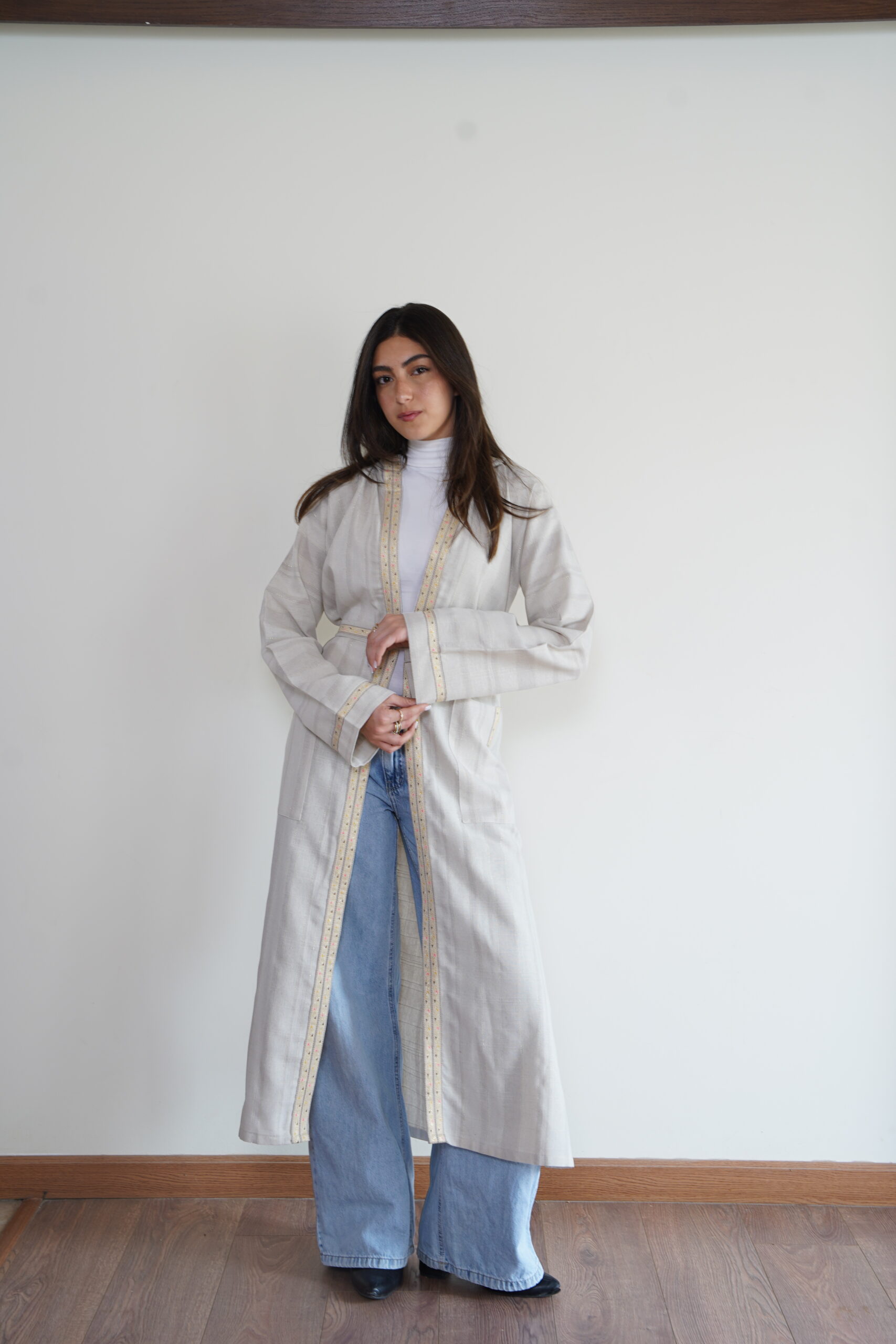 Hooded kaftan details